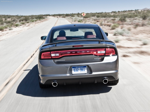 Dodge Charger SRT8 фото