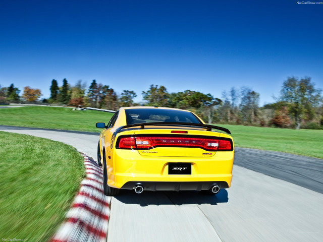 Dodge Charger SRT8 фото