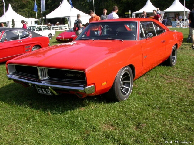 Dodge Charger фото