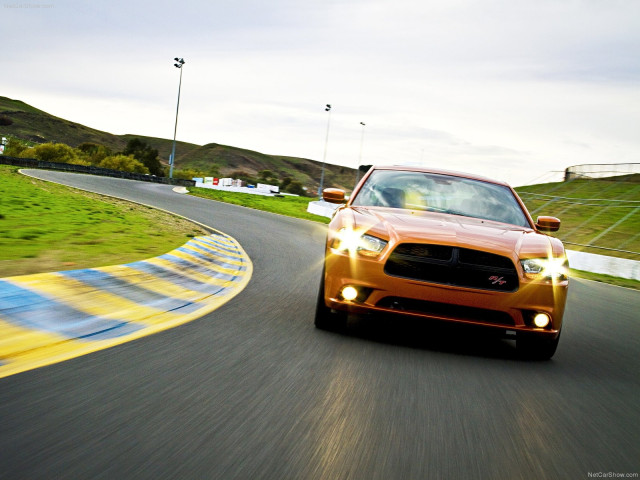 Dodge Charger фото