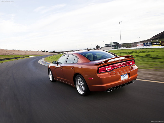 Dodge Charger фото