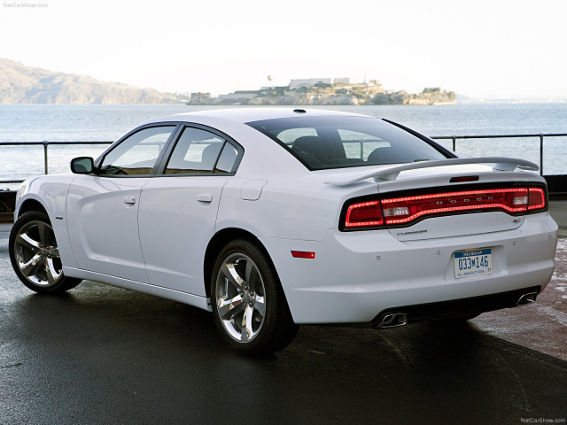 Dodge Charger фото