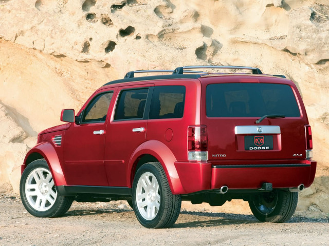 Dodge Nitro фото