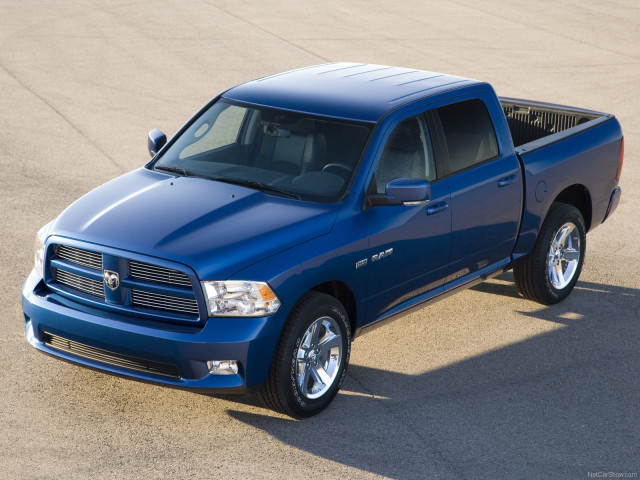 Dodge Ram 1500 Sport фото