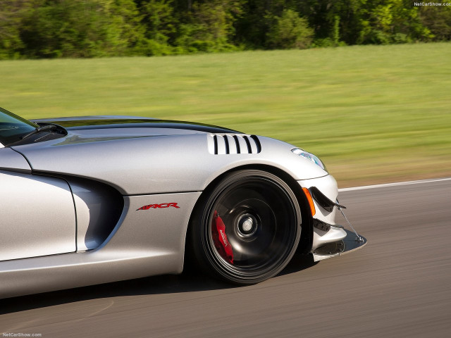 Dodge Viper ACR фото