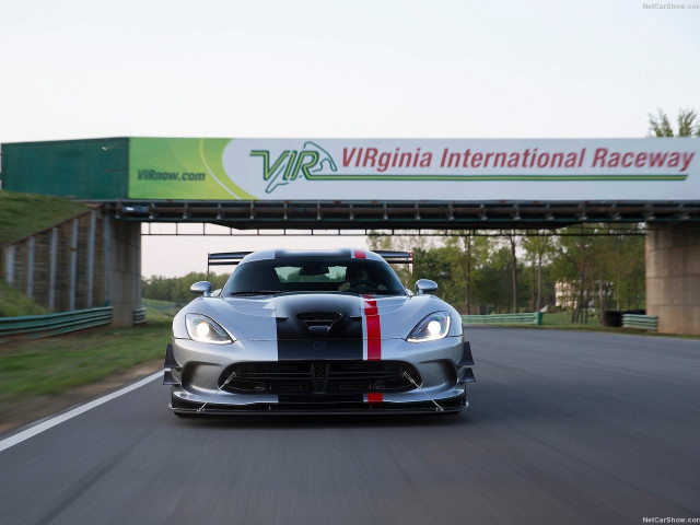 Dodge Viper ACR фото