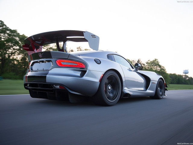 Dodge Viper ACR фото