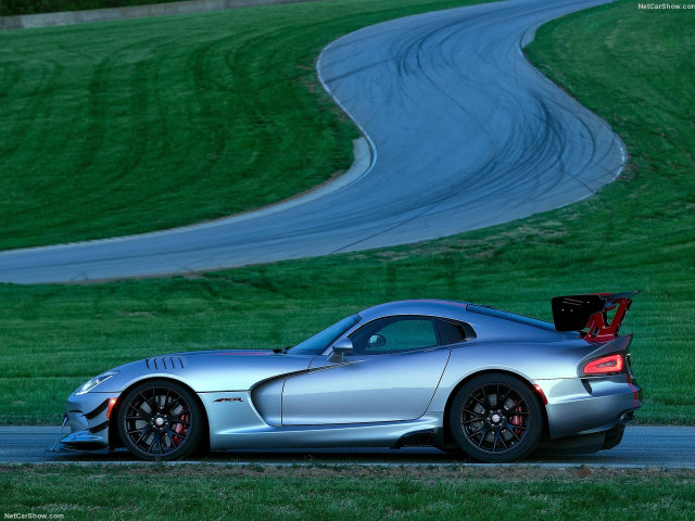 Dodge Viper ACR фото