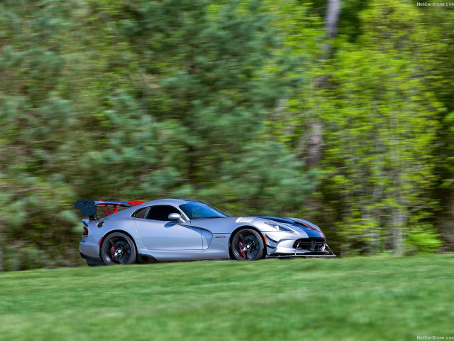 Dodge Viper ACR фото