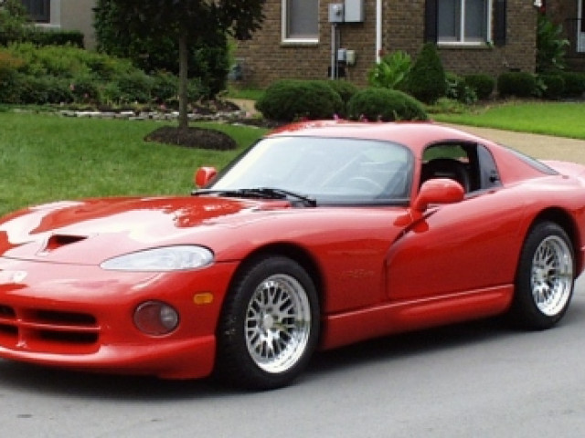 Dodge Viper GTS фото