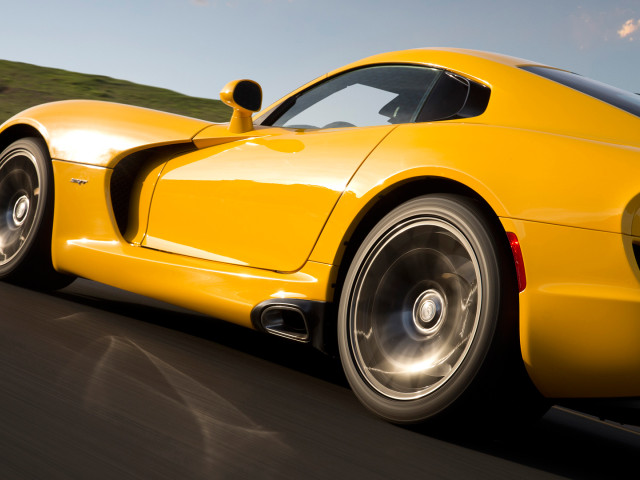 Dodge Viper SRT фото