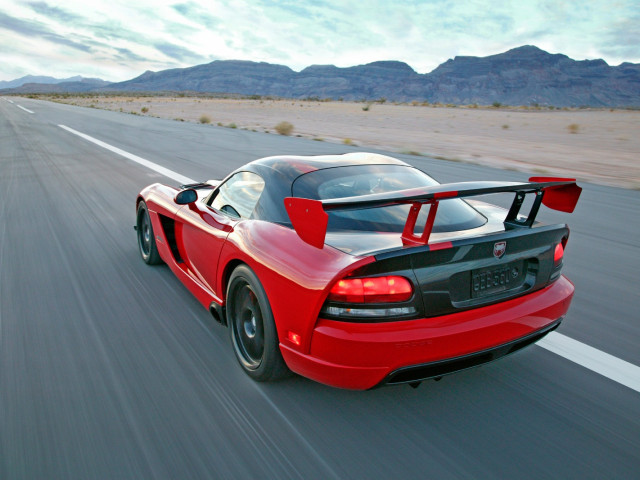 Dodge Viper SRT фото