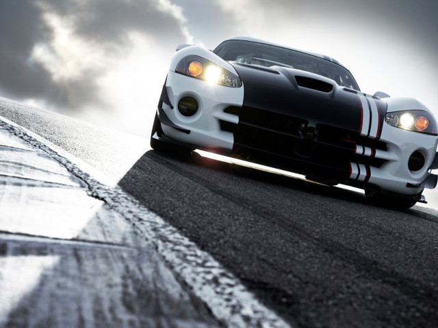 Dodge Viper SRT фото