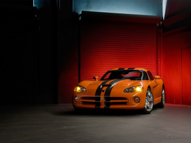 Dodge Viper SRT фото