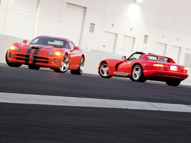 Dodge Viper SRT фото