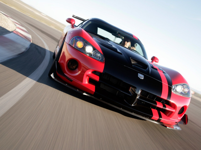 Dodge Viper SRT фото