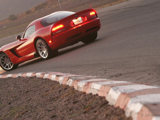 Dodge Viper SRT фото