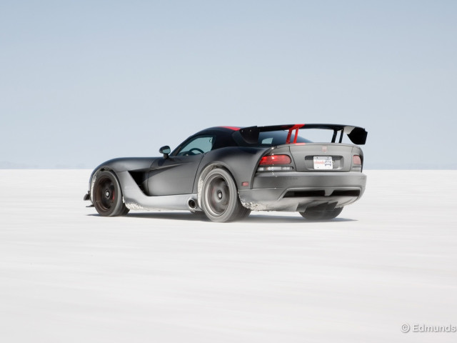 Dodge Viper SRT фото