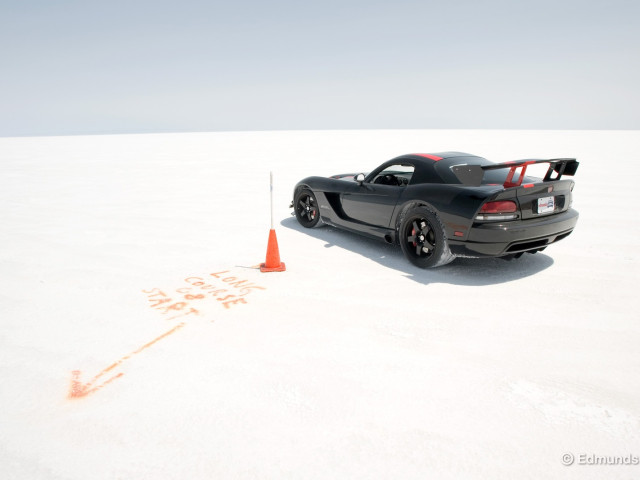 Dodge Viper SRT фото