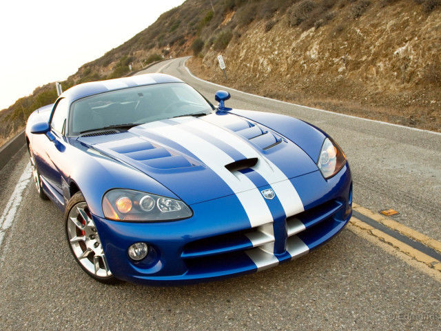 Dodge Viper SRT фото