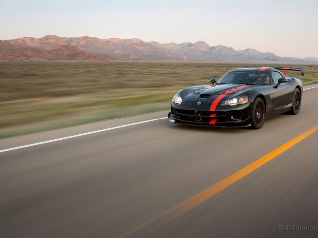 Dodge Viper SRT фото