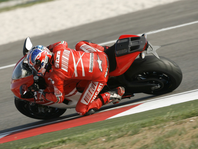 Ducati Desmosedici RR фото