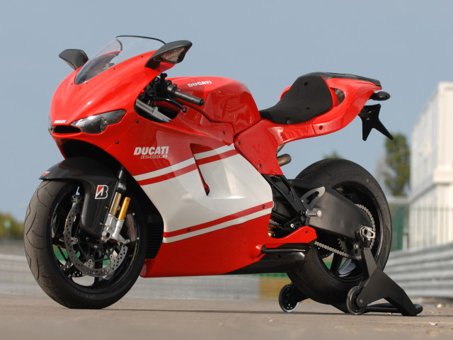 Ducati Desmosedici RR фото