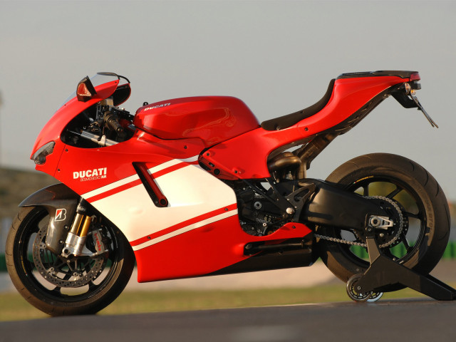 Ducati Desmosedici RR фото