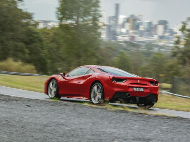 Ferrari 488 GTB фото