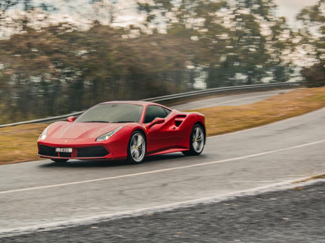 Ferrari 488 GTB фото