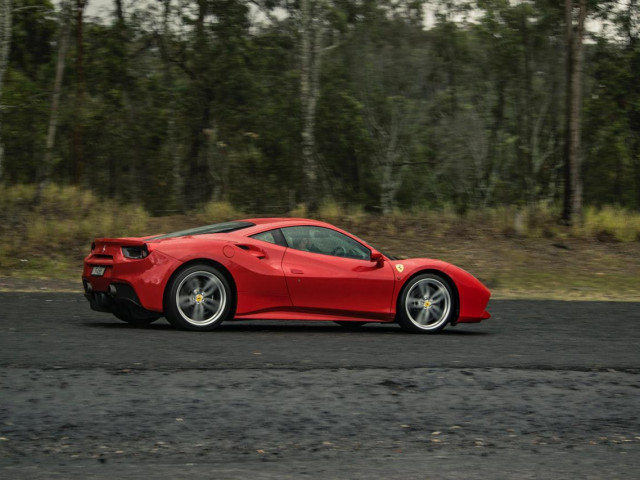 Ferrari 488 GTB фото