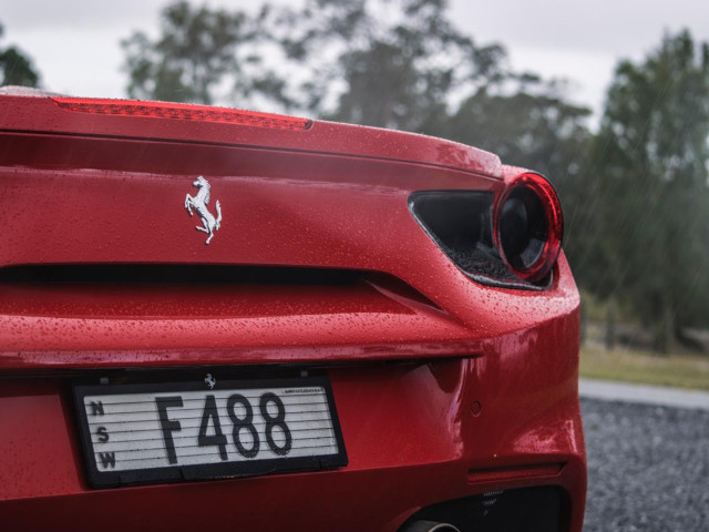 Ferrari 488 GTB фото