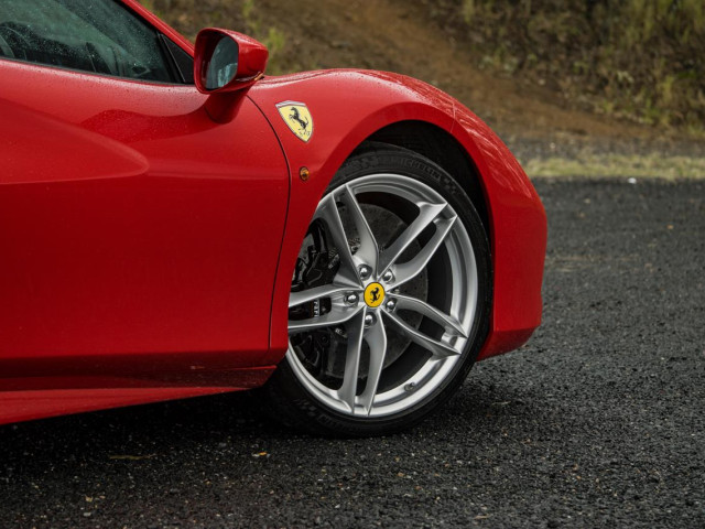 Ferrari 488 GTB фото