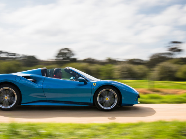 Ferrari 488 Spider  фото