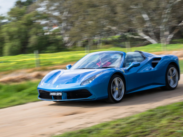 Ferrari 488 Spider  фото