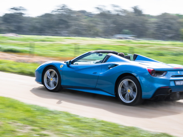 Ferrari 488 Spider  фото