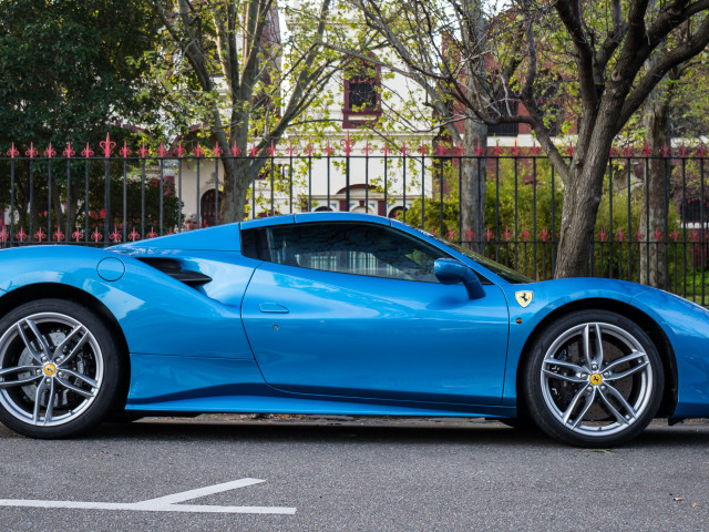 Ferrari 488 Spider  фото