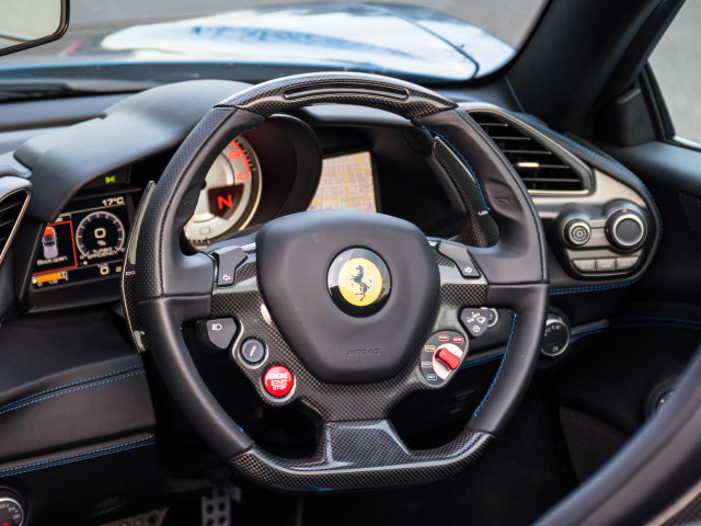 Ferrari 488 Spider  фото