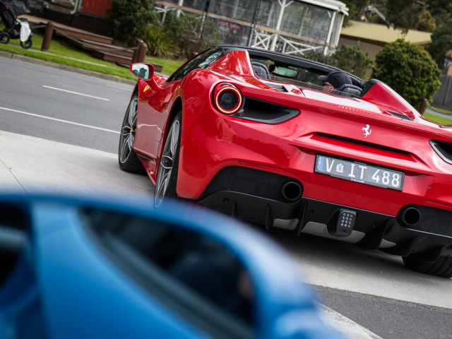 Ferrari 488 Spider  фото