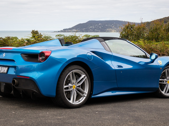 Ferrari 488 Spider  фото