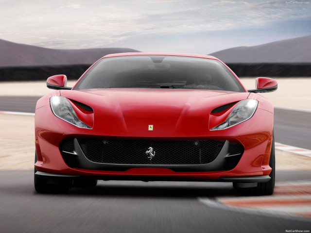 Ferrari 812 Superfast фото