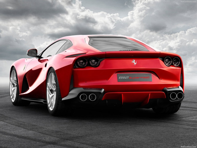 Ferrari 812 Superfast фото