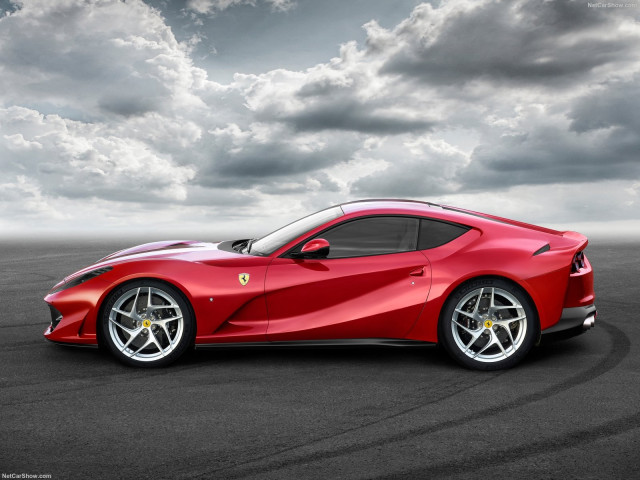 Ferrari 812 Superfast фото