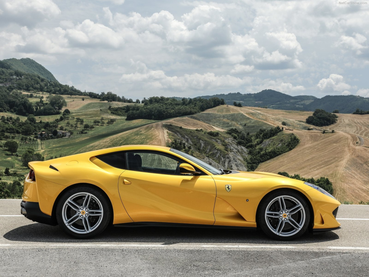 Ferrari 812 Superfast фото 195757