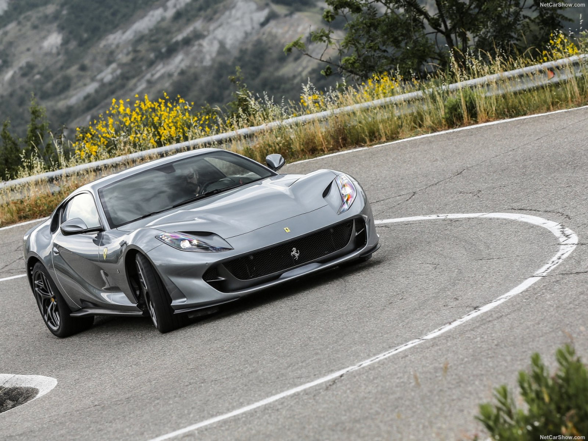 Ferrari 812 Superfast фото 195759