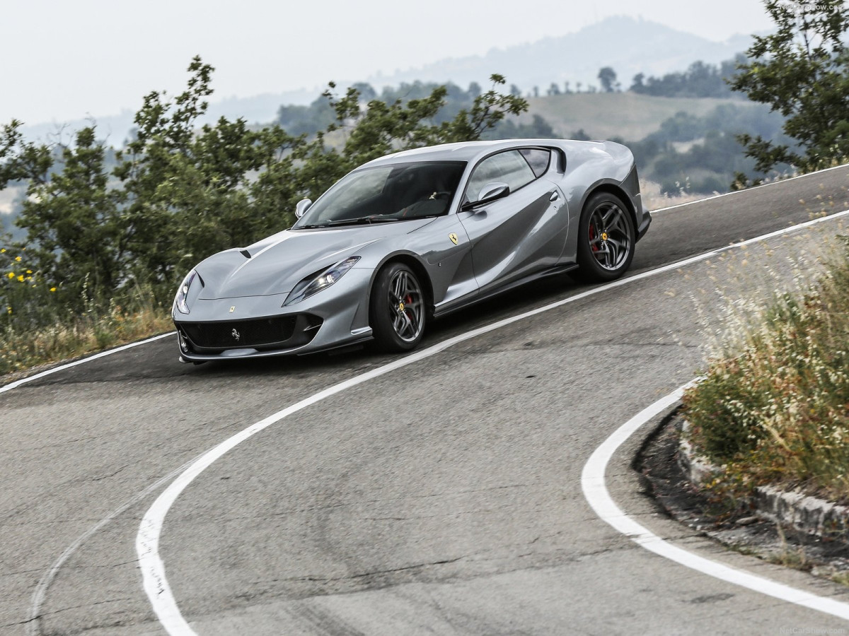 Ferrari 812 Superfast фото 195760