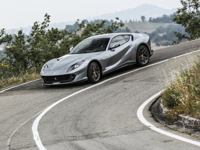 Ferrari 812 Superfast фото