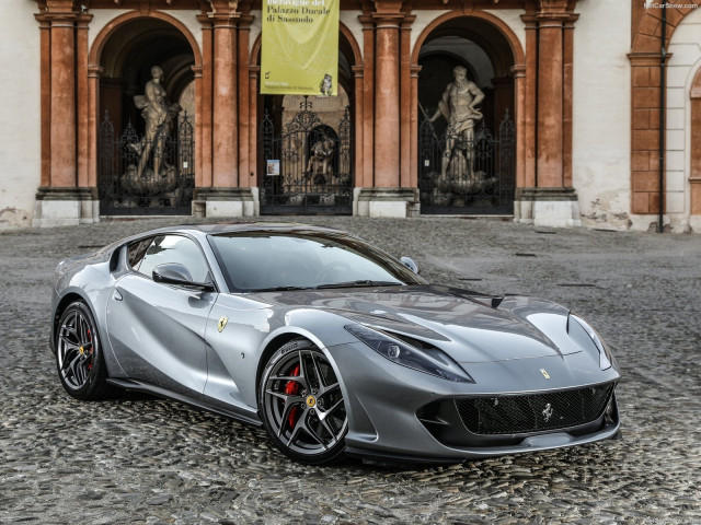 Ferrari 812 Superfast фото