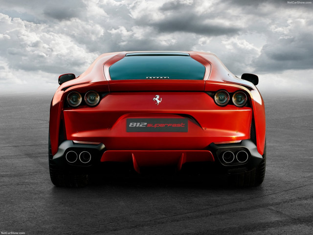 Ferrari 812 Superfast фото