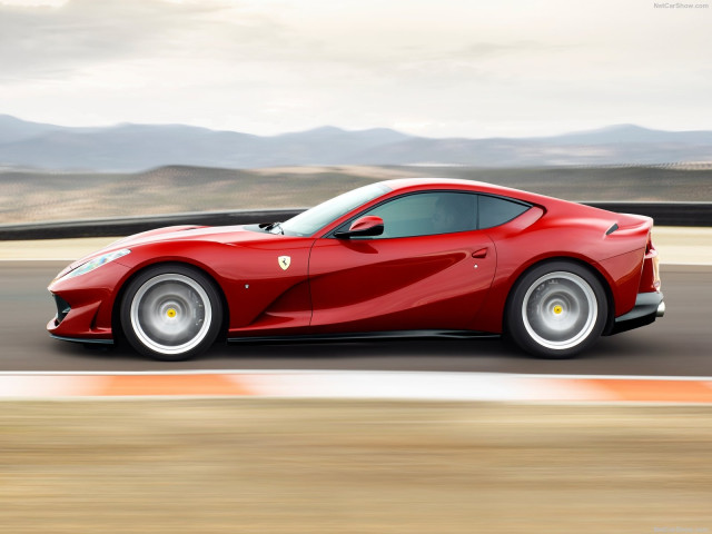 Ferrari 812 Superfast фото